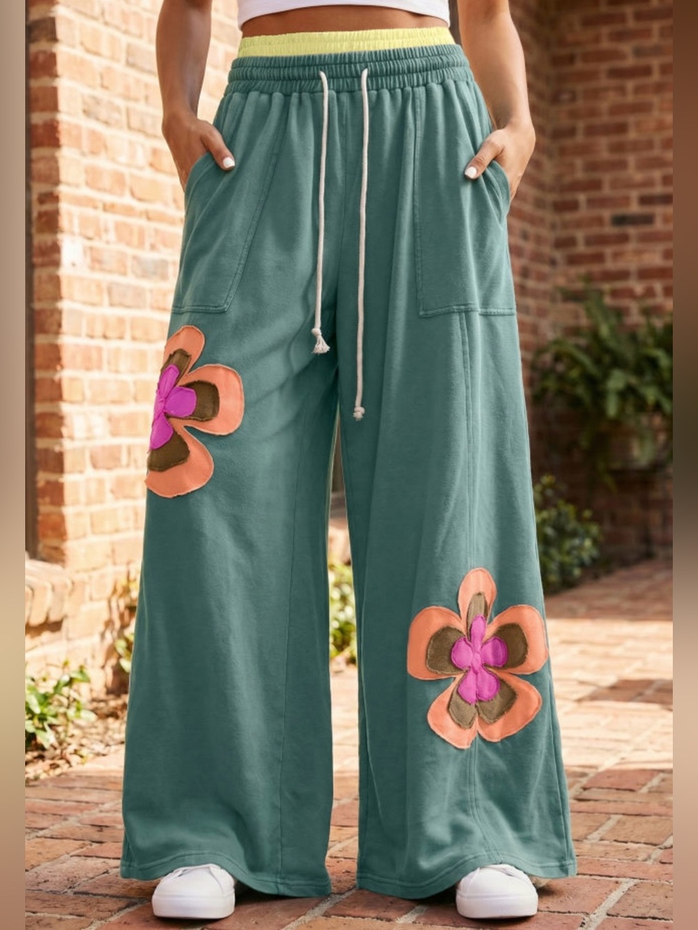 NWT! Wide Leg Floral Applique Pants - Teal! 🤩💕🌸